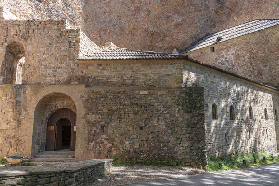 Huesca - real monasterio de San Juan de la Peña 02 .jpg
